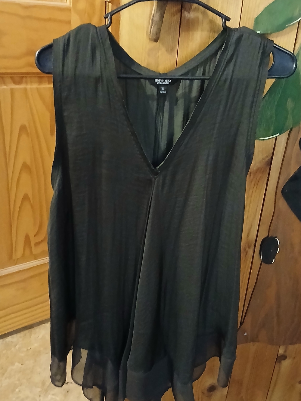 Simply Vera Vera Wang Olive Green Sleeveless V-Neck Tunic with Chiffon Hem